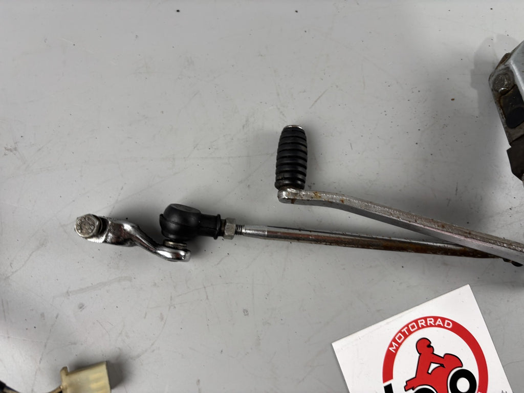 Honda VF 750 F RC15 Schaltung Fußraste Schaltgestänge Switch Step Hanger