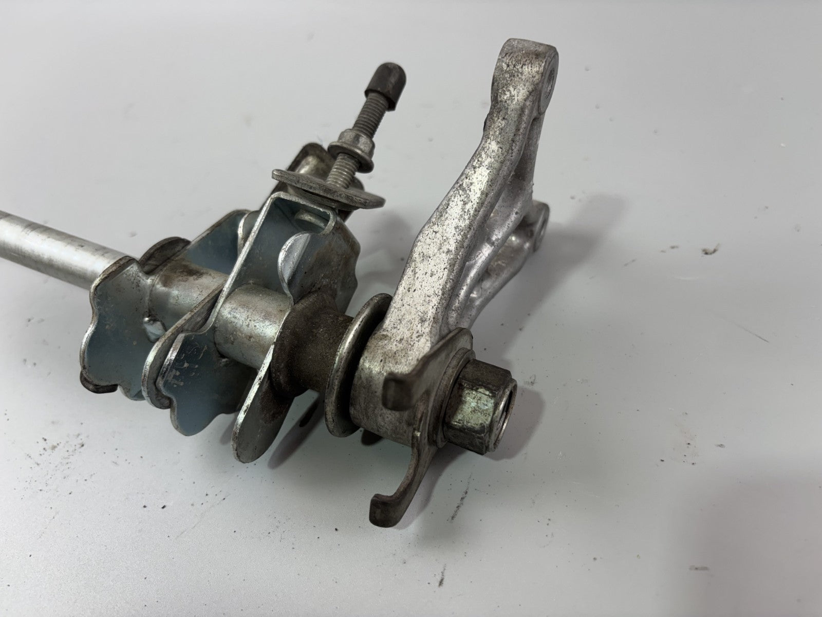 Suzuki GS 500 EU GM51B Achse Hinterradachse Kettenspanner Chain Aufhängung