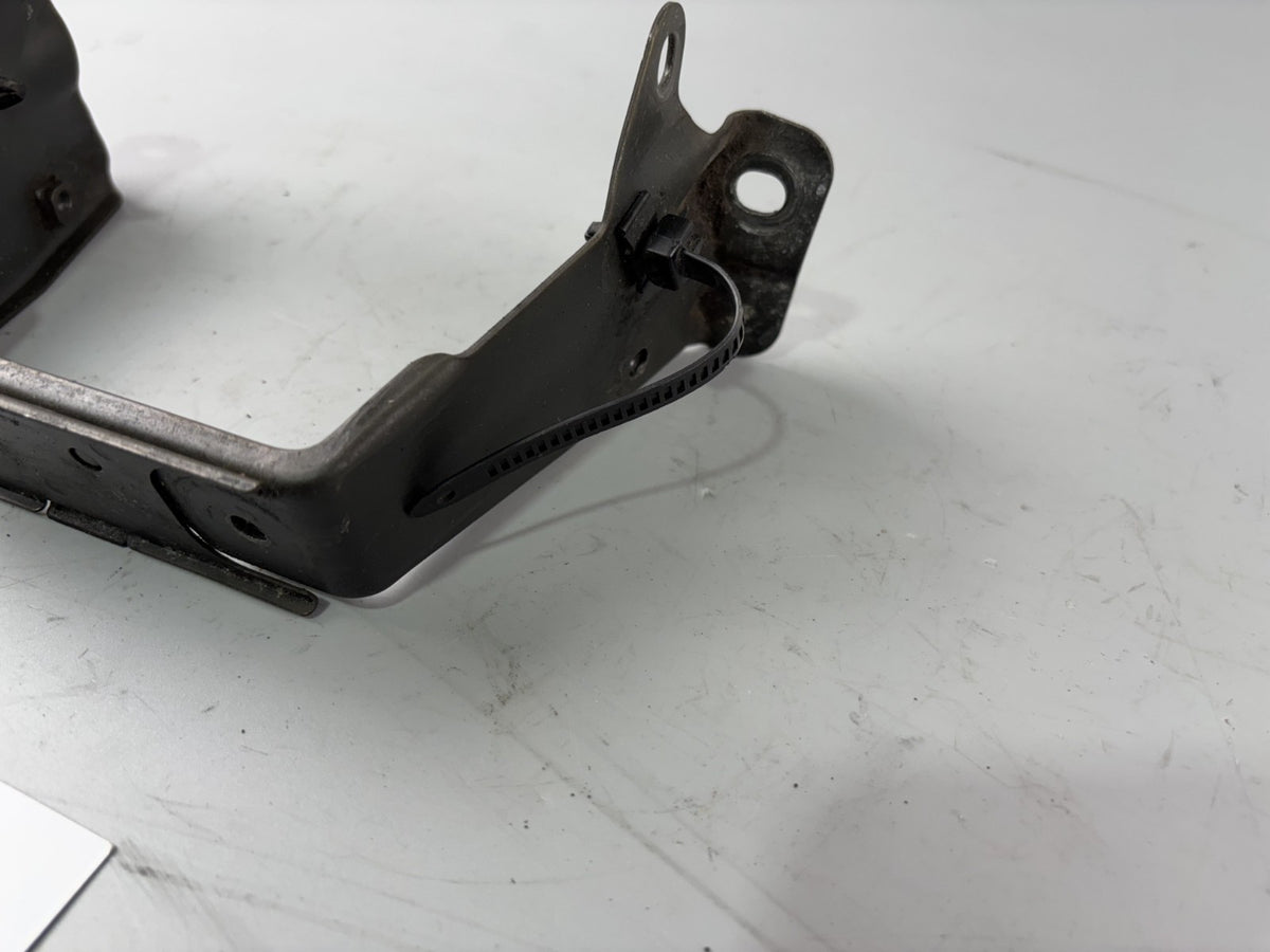 Suzuki GSX 750 F AK11 Halterung Tankhalter Halter Kraftstofftank Befestigung