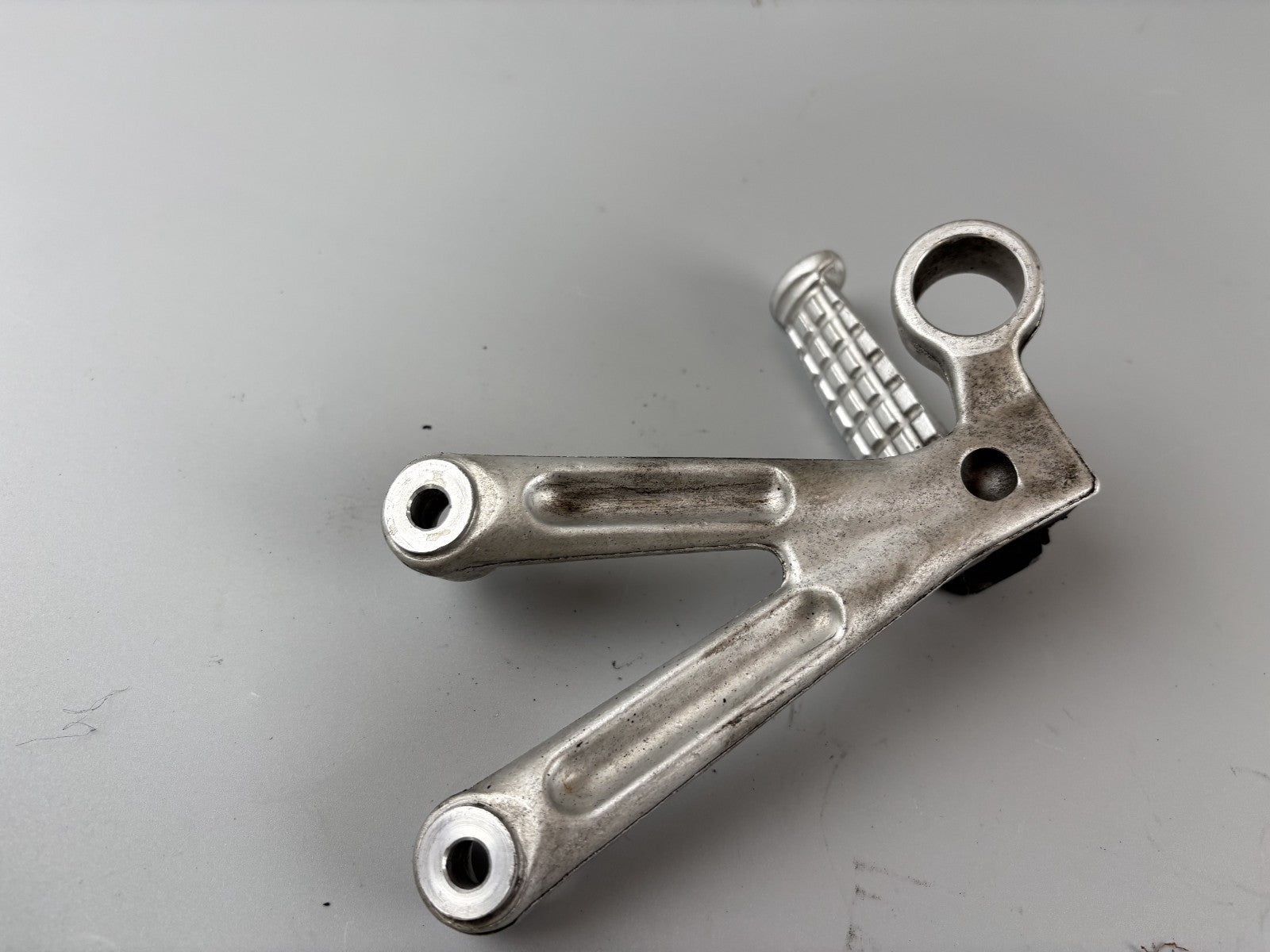 Triumph Daytona 955 T 595 Soziusfußraste Fußraste Foot Hangers rechts right