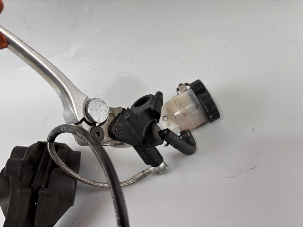 Triumph Daytona 955 T 595 Bremsanlage Bremse Brake Sattel Pumpe front vorne