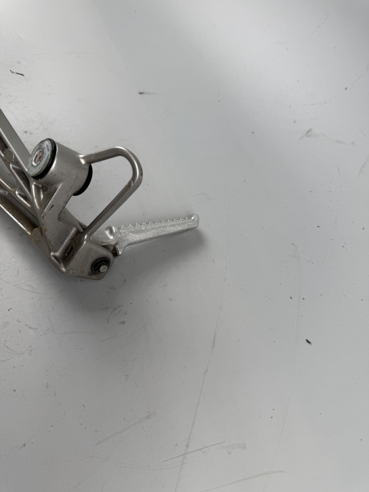 Honda VFR800 RC46 Fußrastenanlage Fußraste Hangers Foot Step hinten back rechts