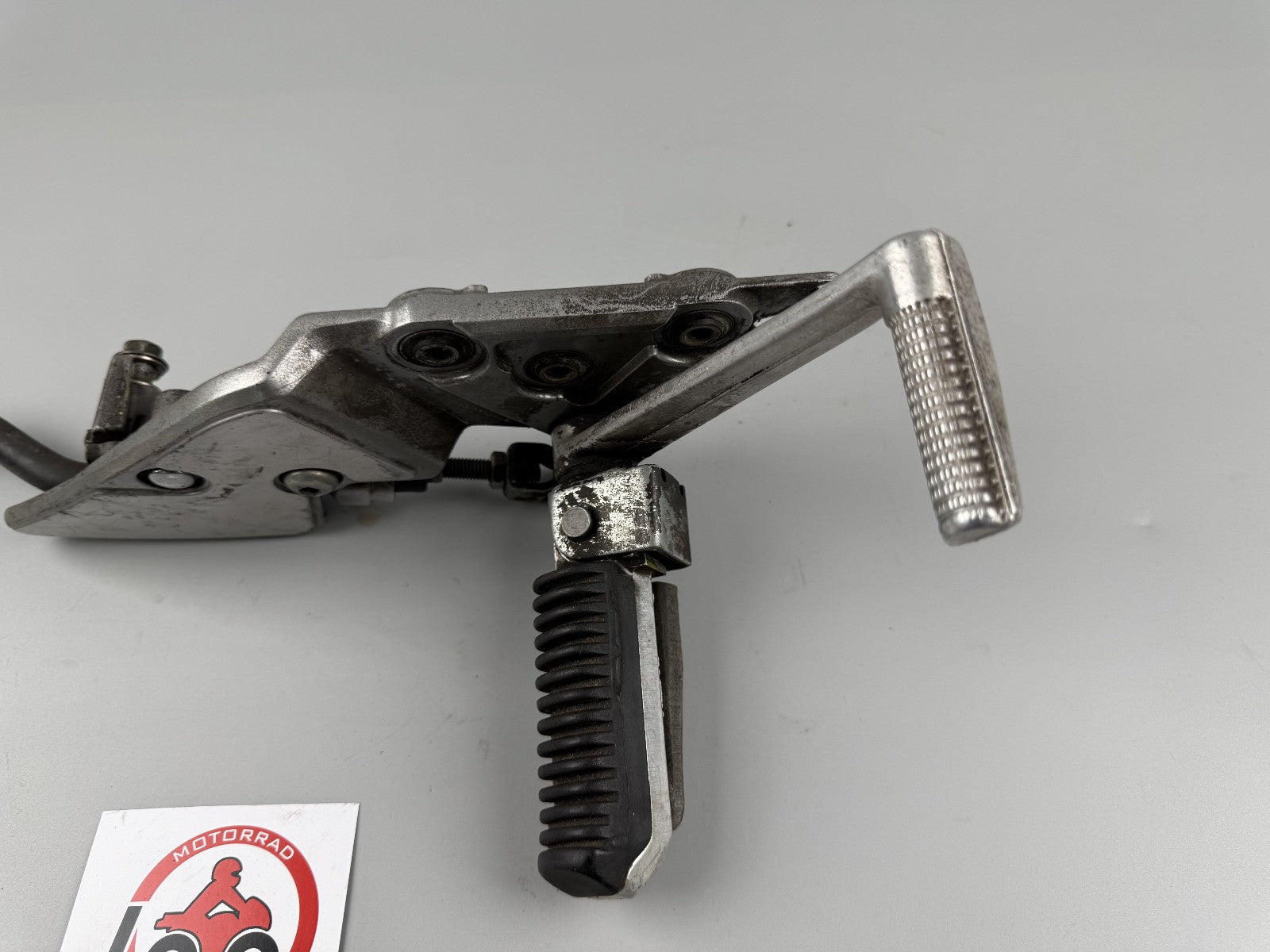 Suzuki GSF600 GN77B Bremspedal Bremspumpe Fußraste rechts right Behälter Brake