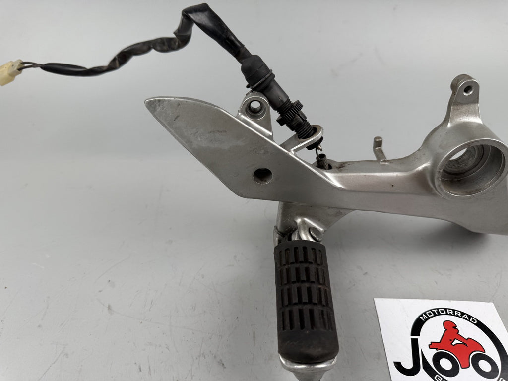 Honda VFR800 RC46 Fußrastenanlage Bremslichtschalter Footstep rechts right vorne