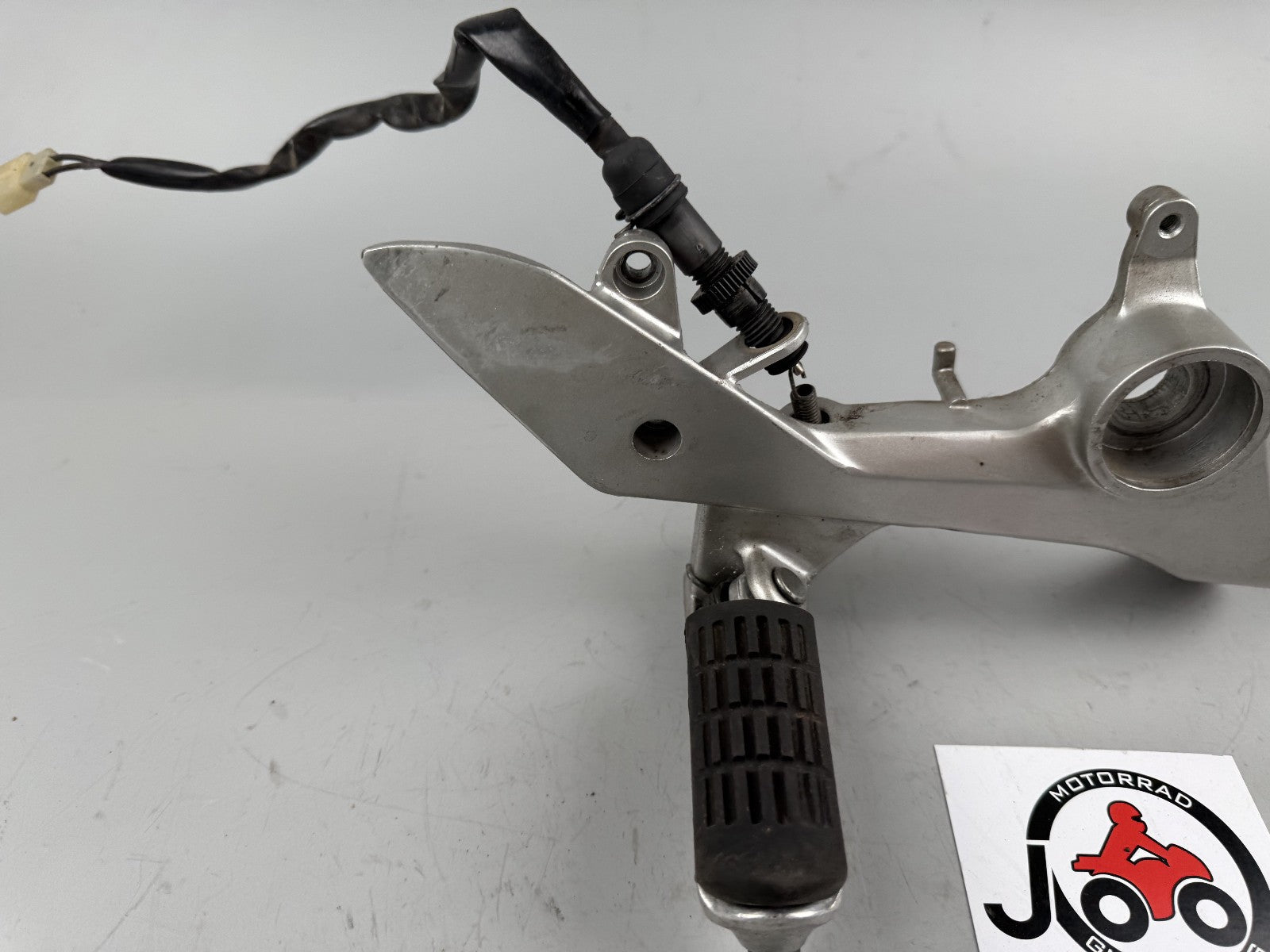 Honda VFR800 RC46 Fußrastenanlage Bremslichtschalter Footstep rechts right vorne