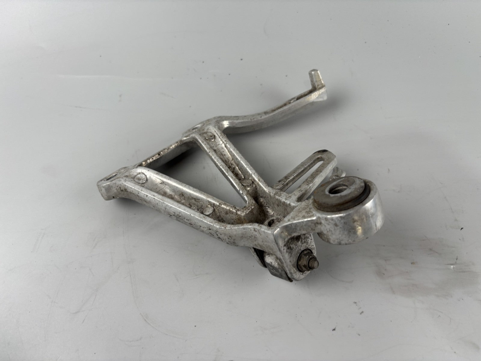Yamaha FZS600 Fazer RJ02 Fußrasten Sozius Step back hinten Beifahrer rechts righ