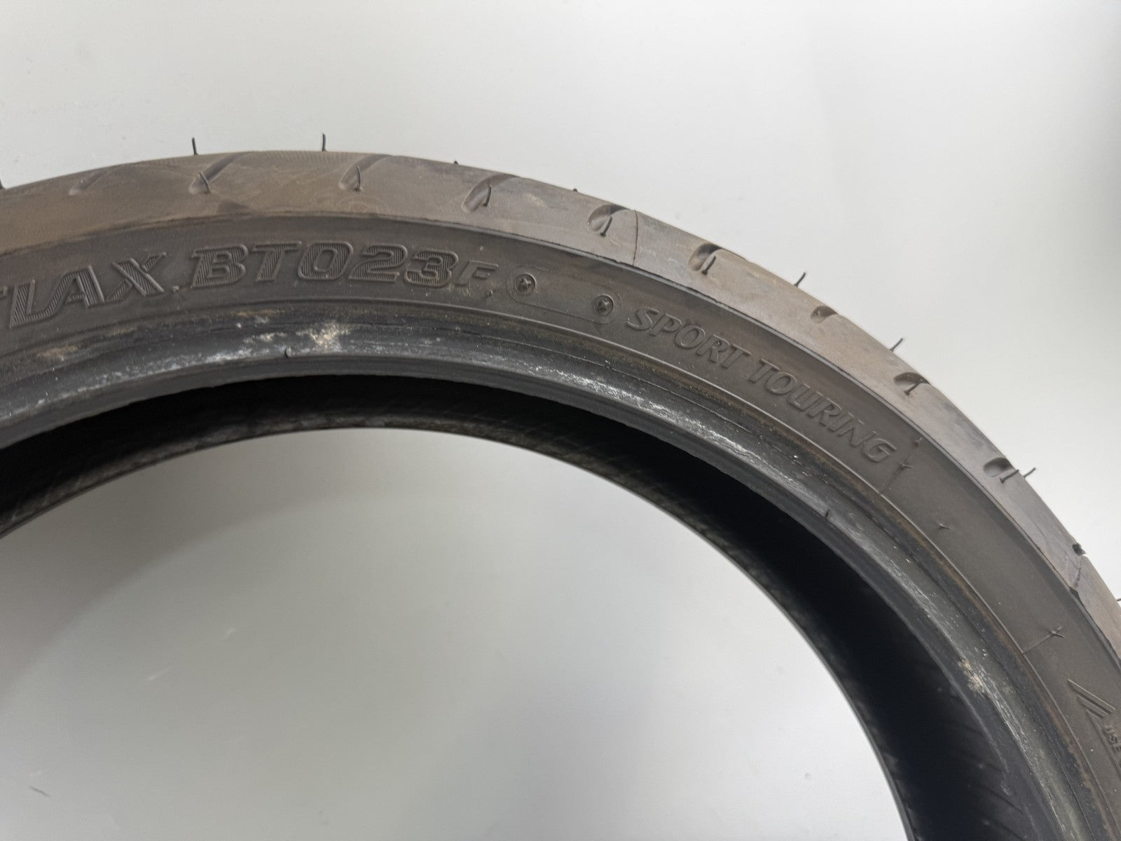 Motorrad Reifen Wheel 120/70 ZR17 Bridgestone BT023F 21/2016 DOT 4,5mm