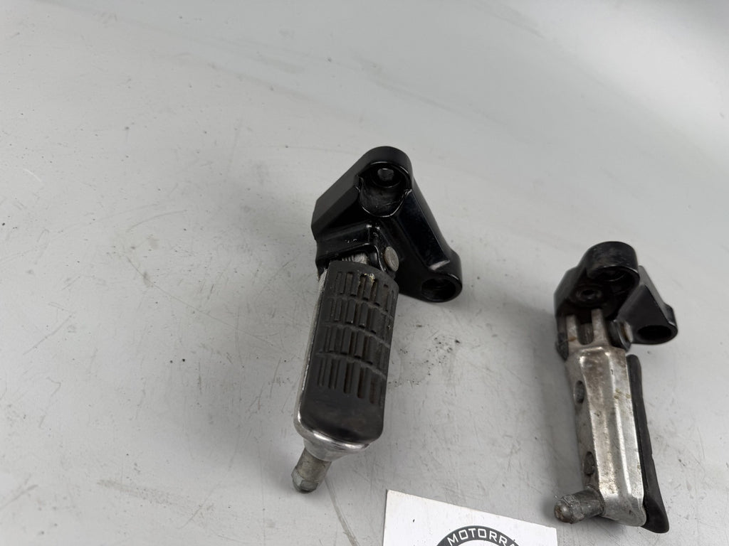 Honda CB750 Sevenfifty RC42 Fußrastenanlage Foot Steps Hangers vorne front
