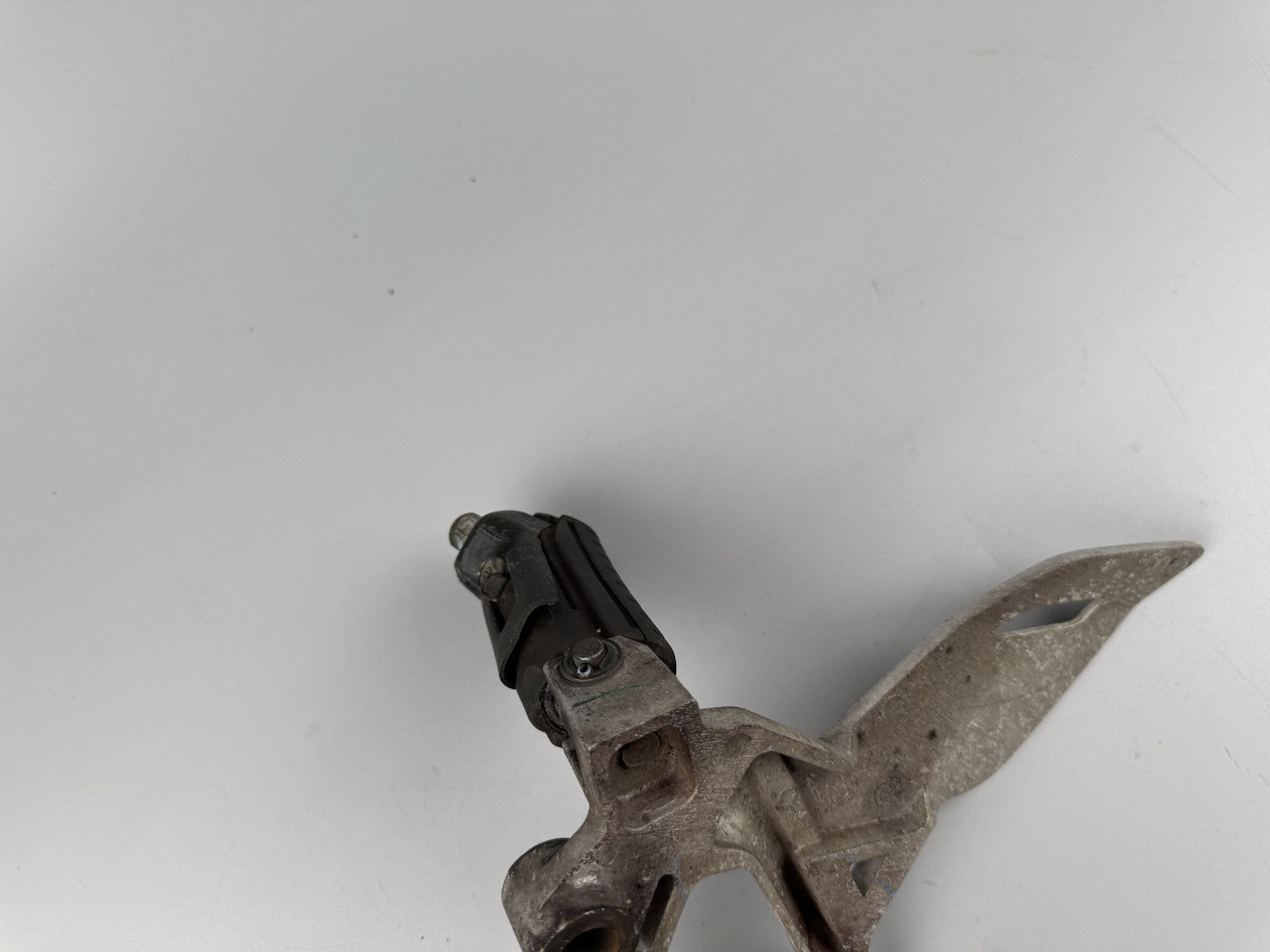 Honda CBR125 JC50 Fussrastenhalter vorne links Fußraste Foot Hangers left