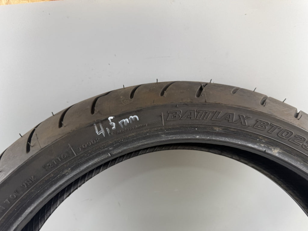 Motorrad Reifen Wheel 120/70 ZR17 Bridgestone BT023F 21/2016 DOT 4,5mm