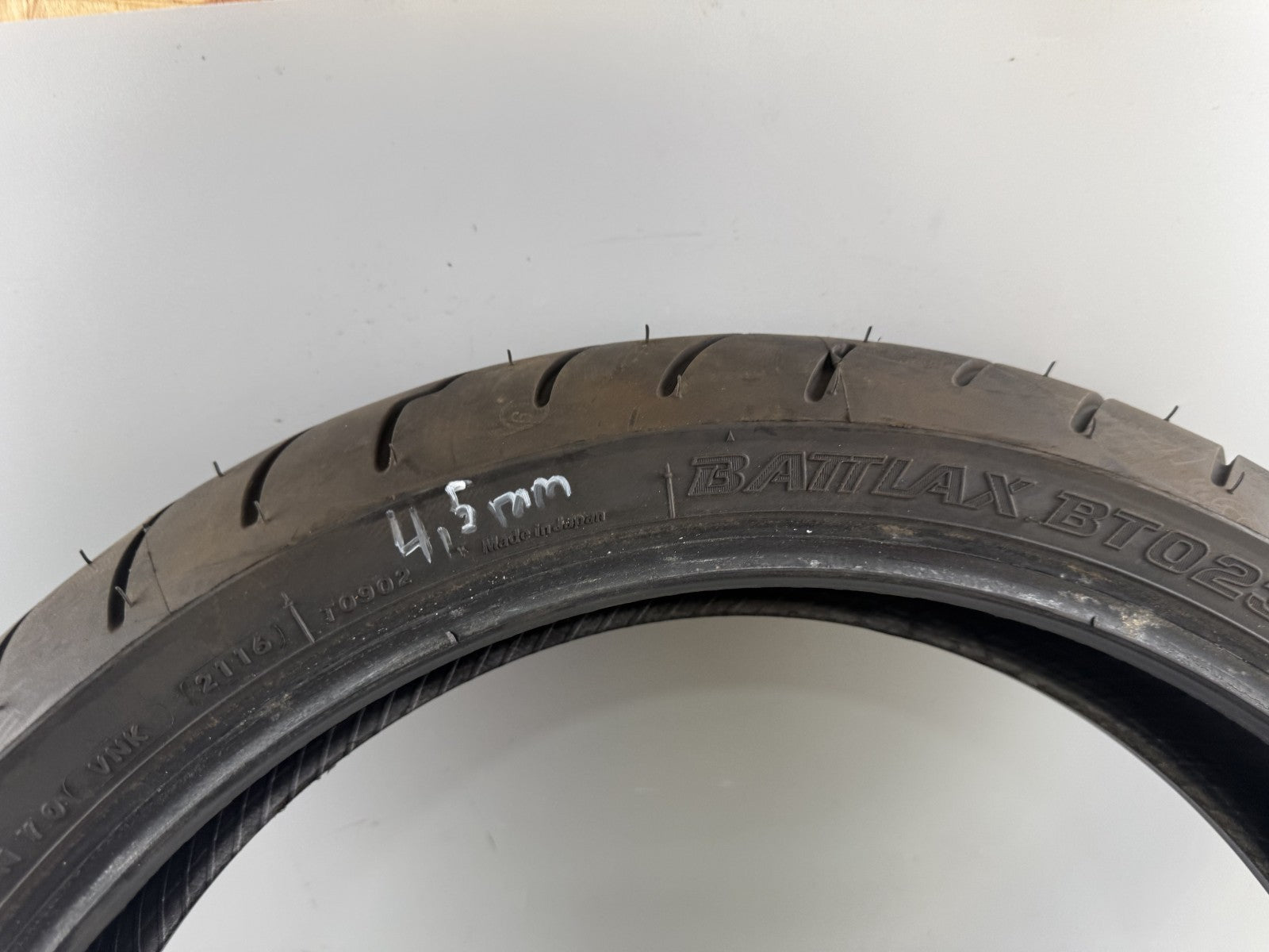 Motorrad Reifen Wheel 120/70 ZR17 Bridgestone BT023F 21/2016 DOT 4,5mm