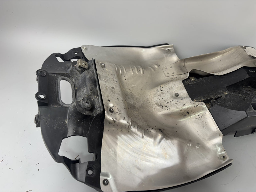 Honda VFR800 RC46/2 VTEC Heckuntersicht Radlauf Verkleidung Innen Cover