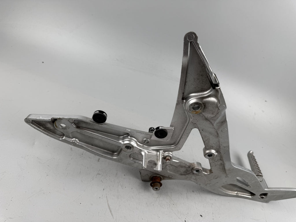Kawasaki ER6F EX650A Fußrastenanlage Foot Steps Hangers links left Fußraste