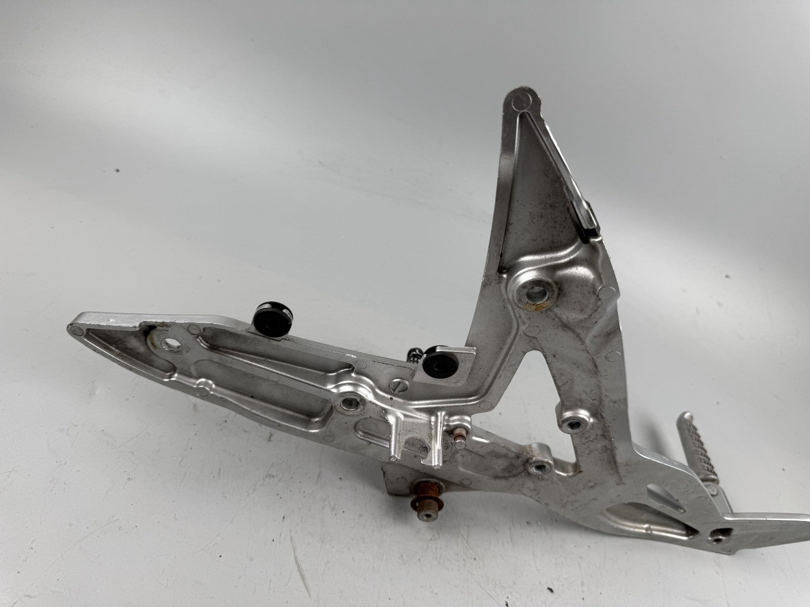 Kawasaki ER6F EX650A Fußrastenanlage Foot Steps Hangers links left Fußraste