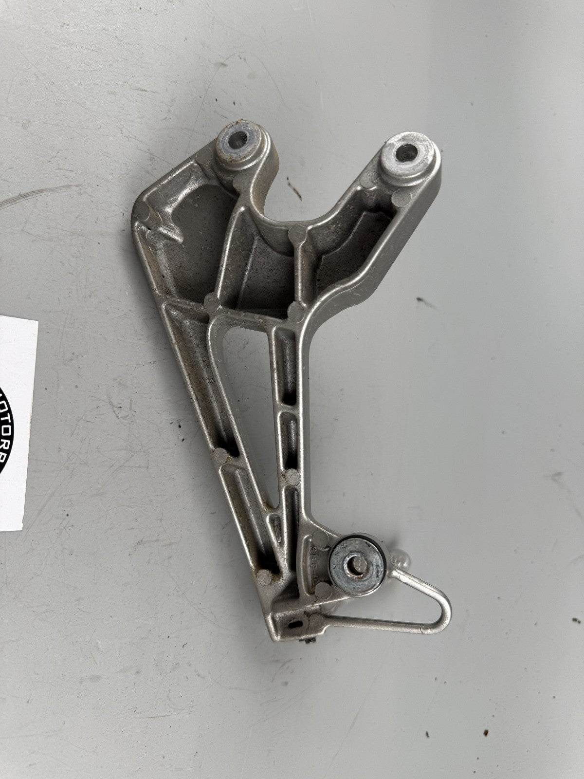 Honda VFR800 RC46 Fußrastenanlage Fußraste Hangers Foot Step hinten back rechts