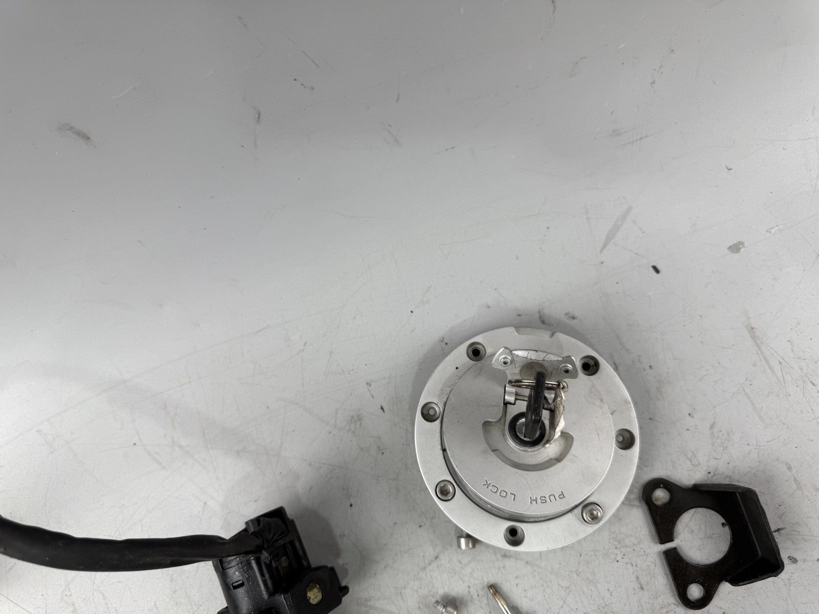 Honda NTV650 revere RC33 Schloßsatz Zündschloß Tankdeckel Schlüssel Key Lock