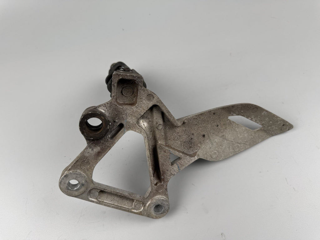 Honda CBR125 JC50 Fussrastenhalter vorne links Fußraste Foot Hangers left