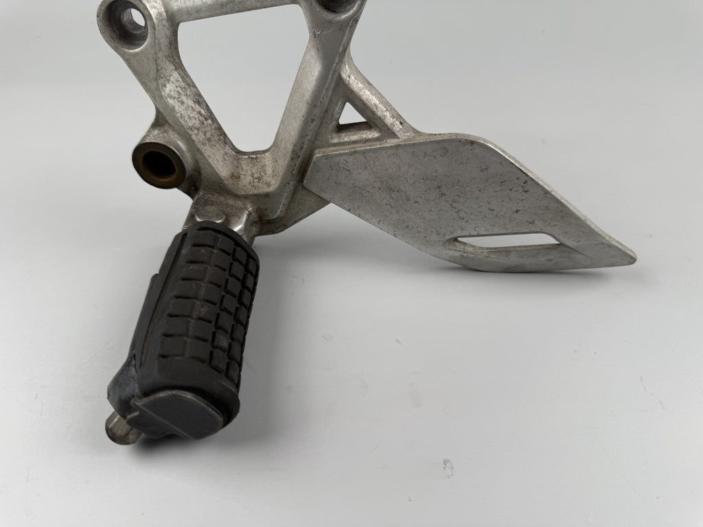 Honda CBR125 JC50 Fussrastenhalter vorne links Fußraste Foot Hangers left