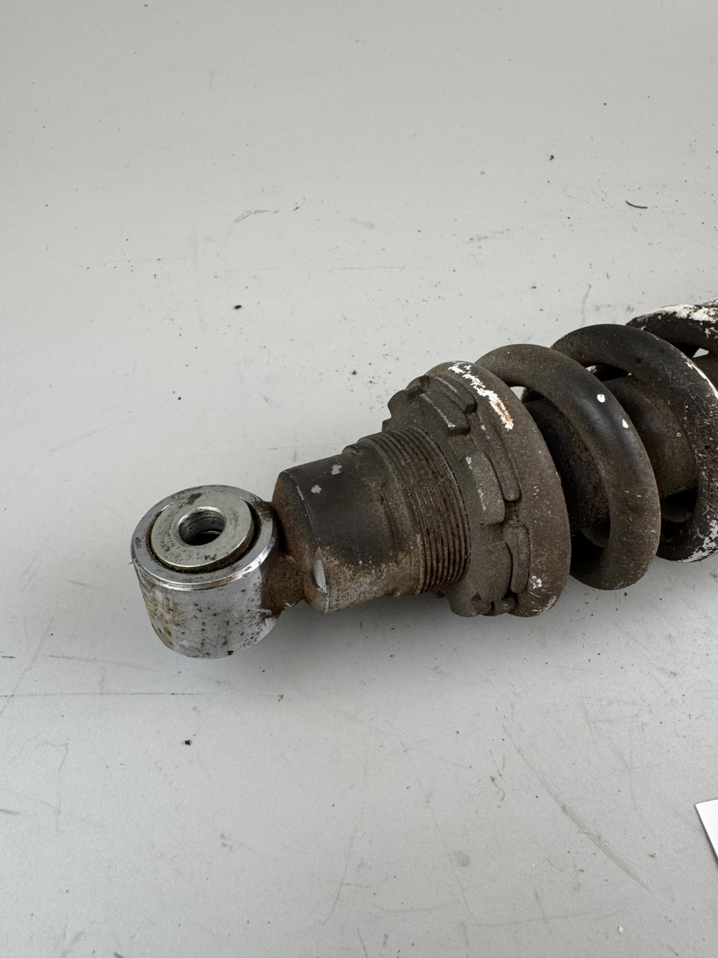 Suzuki DR 125 SF44A Federbein Stoßdämpfer Shock