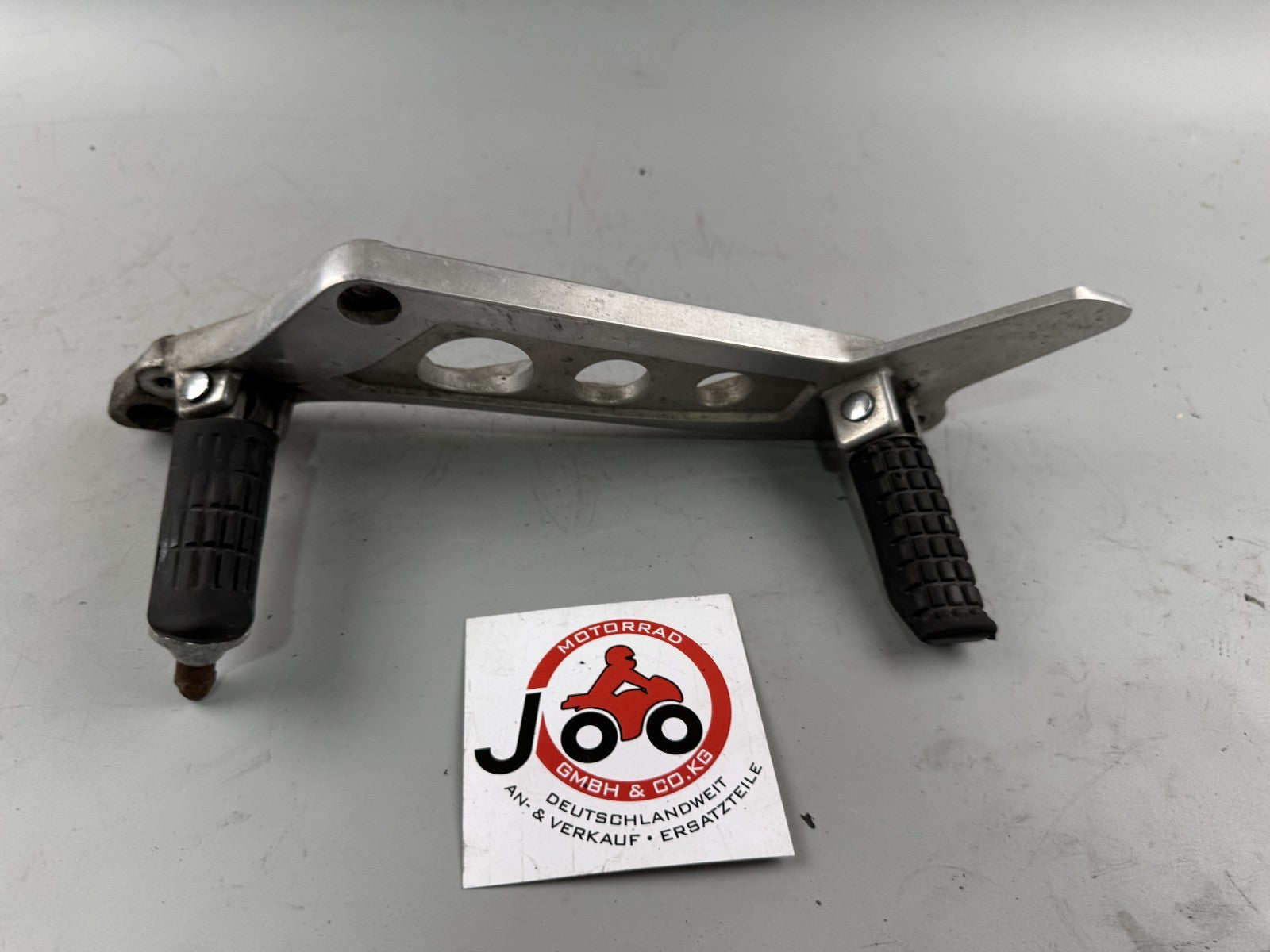 Honda NTV650 revere RC33 Fußrastenanlage Fußraste links left Halteplatte