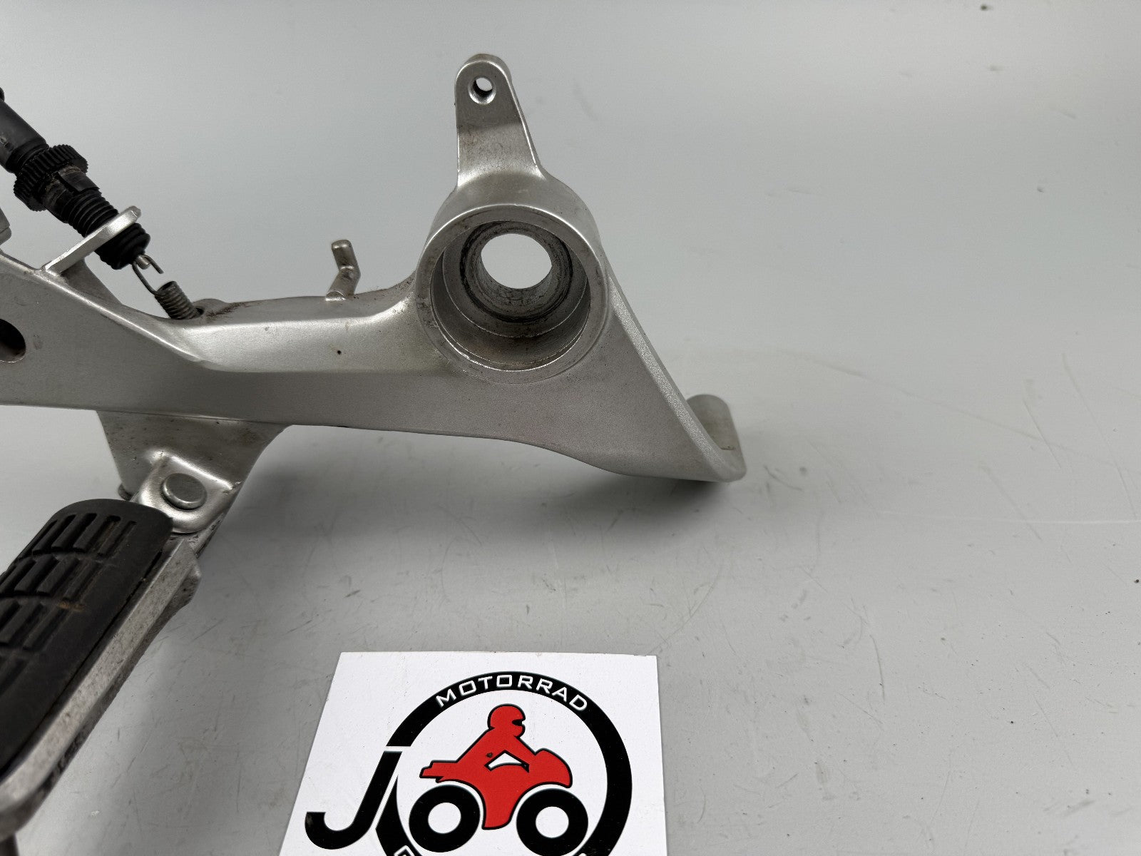 Honda VFR800 RC46 Fußrastenanlage Bremslichtschalter Footstep rechts right vorne