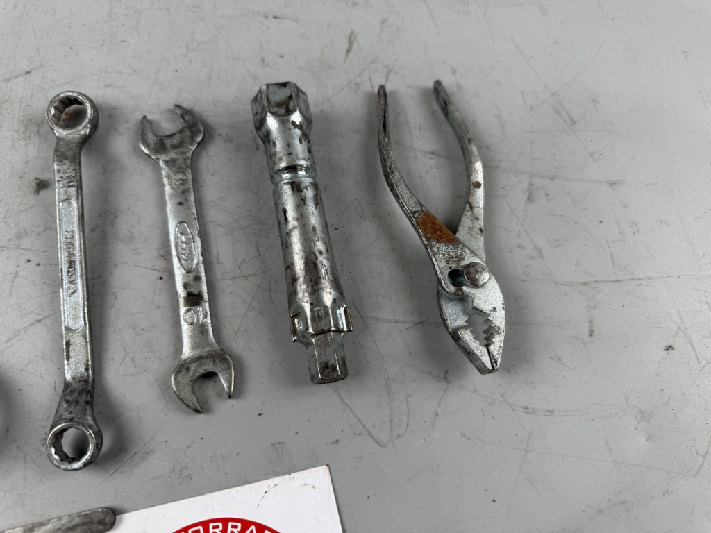 Honda NTV650 revere RC33 Bordwerkzeug Tools