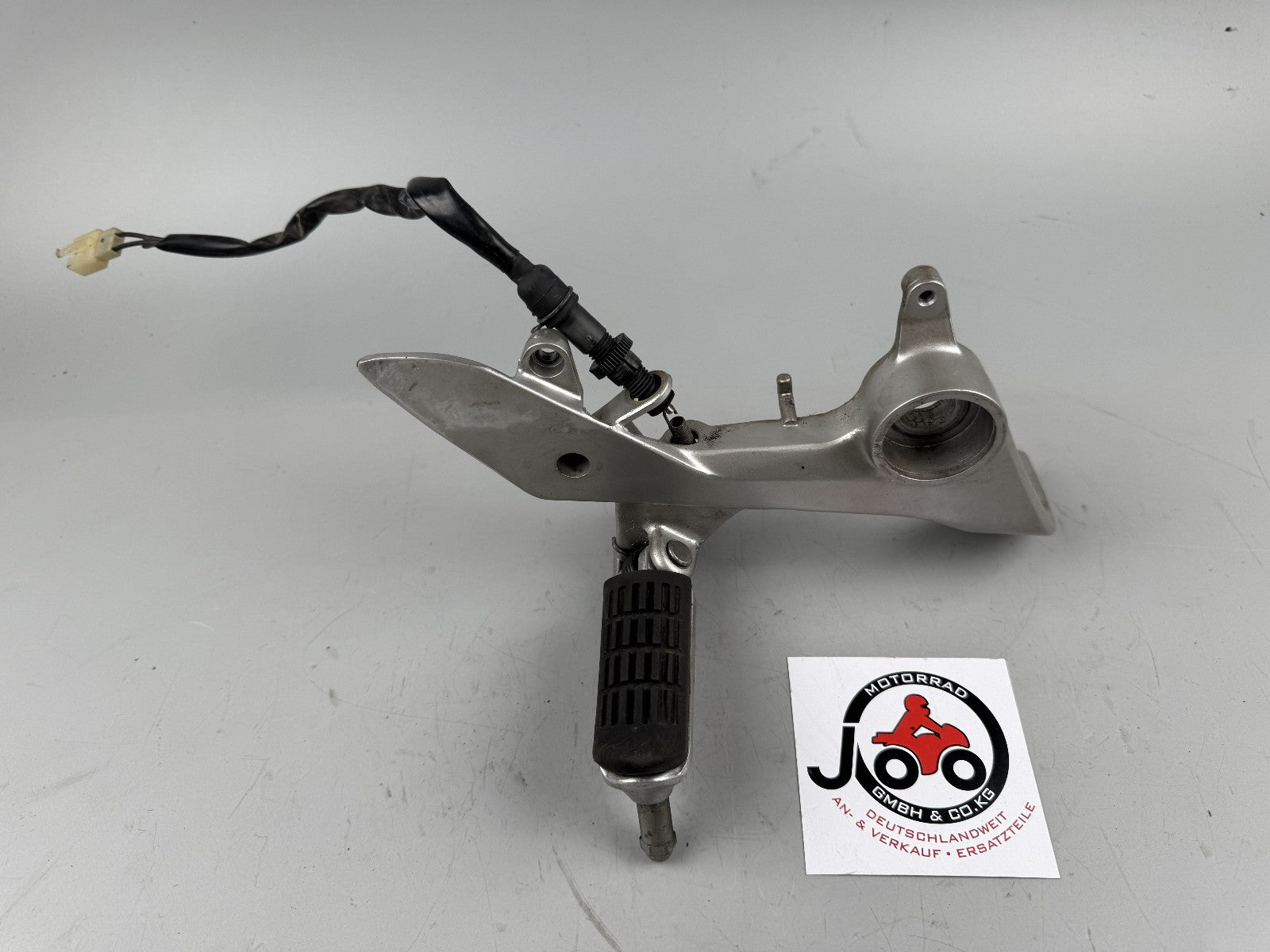 Honda VFR800 RC46 Fußrastenanlage Bremslichtschalter Footstep rechts right vorne