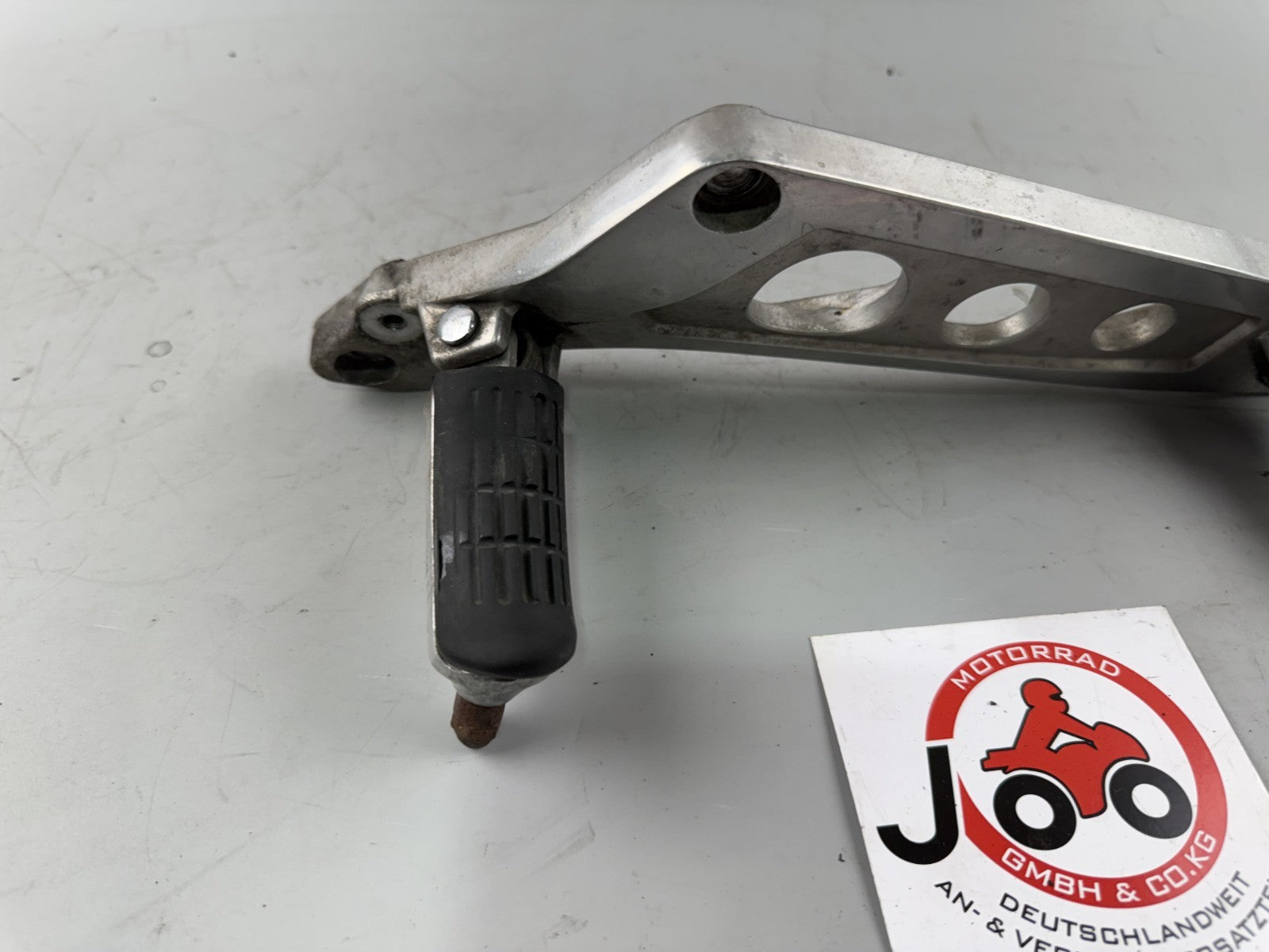 Honda NTV650 revere RC33 Fußrastenanlage Fußraste links left Halteplatte